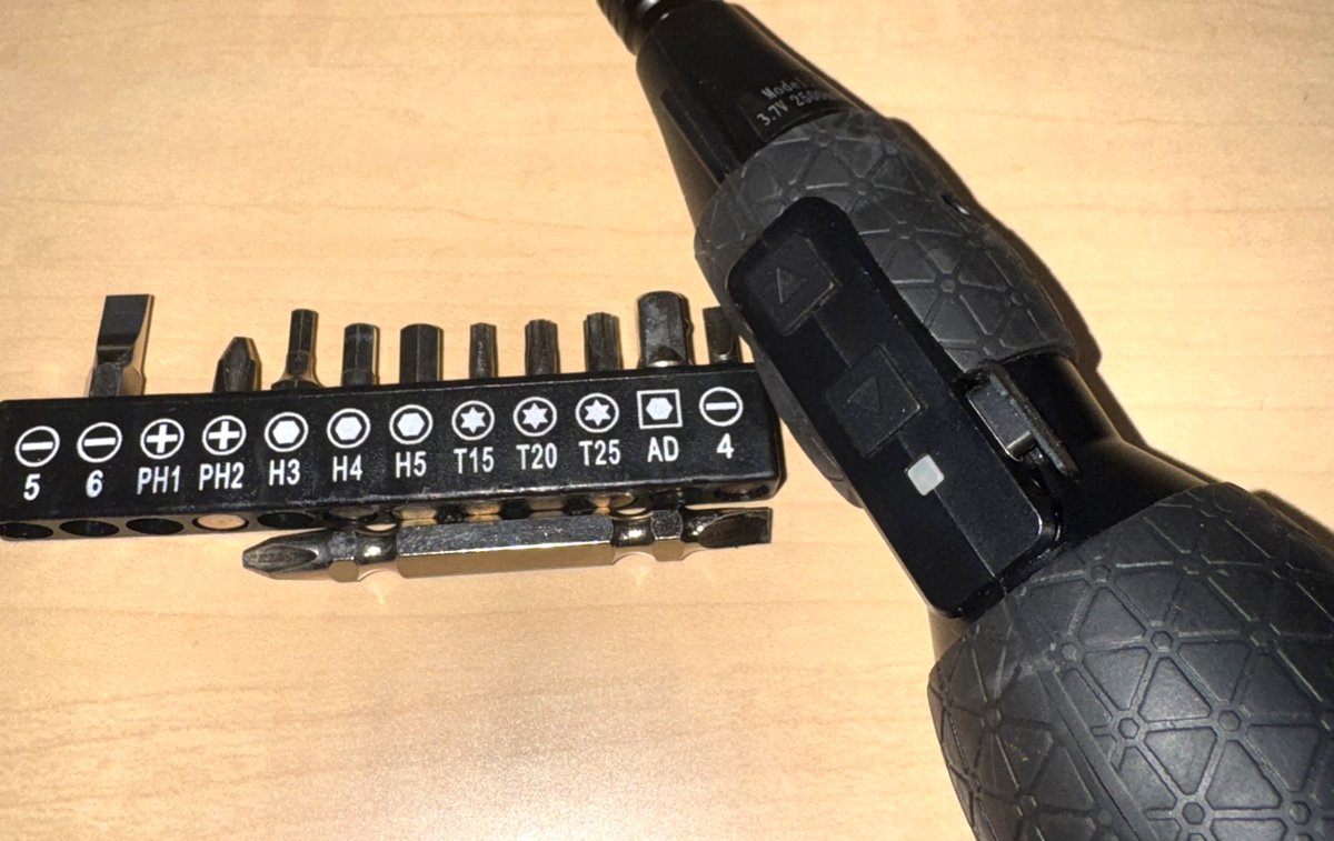 Yacooda ESD-BKの正転・逆転切り替えボタン