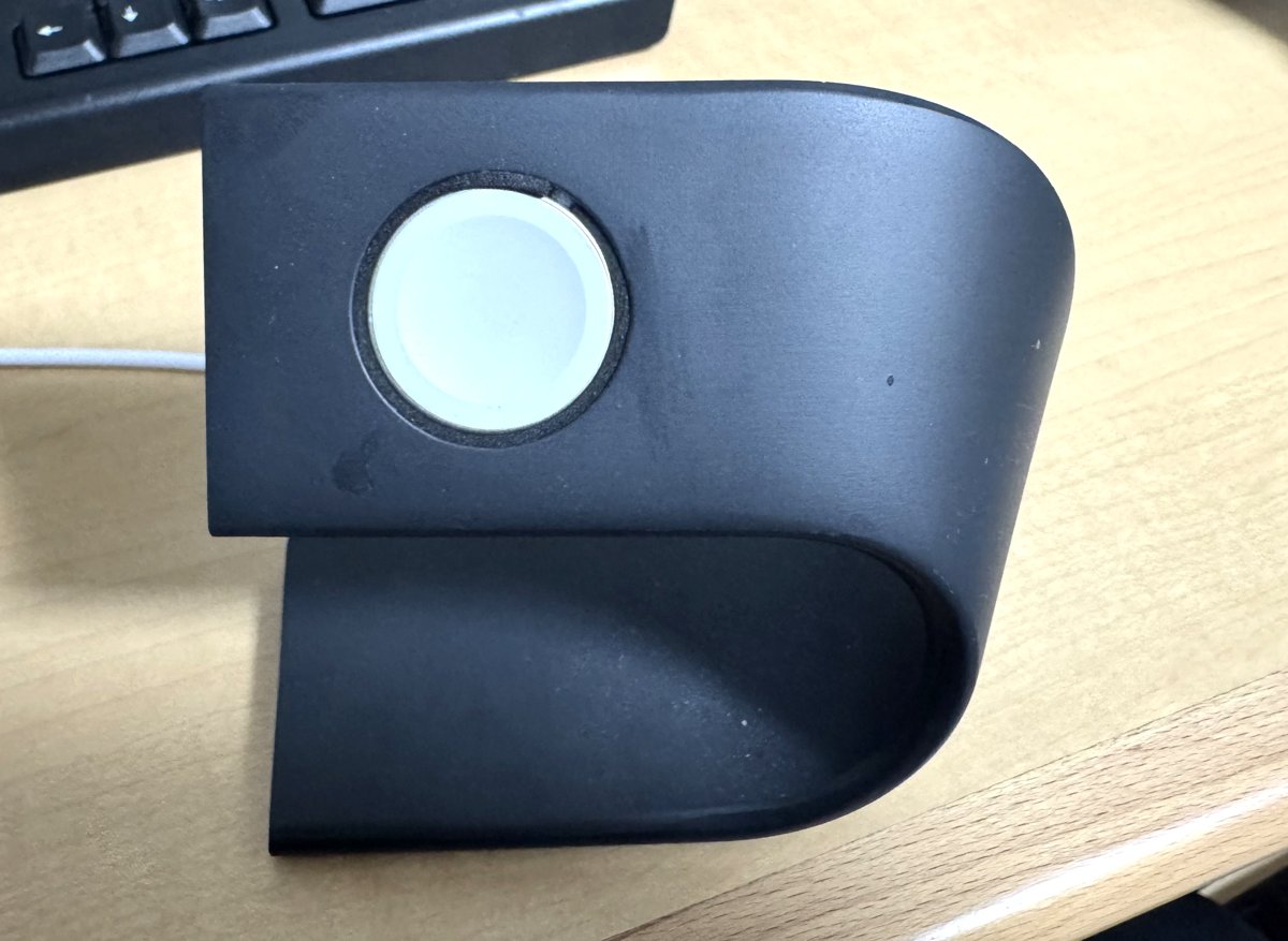 RemarksJapanのApple Watch充電スタンド正面
