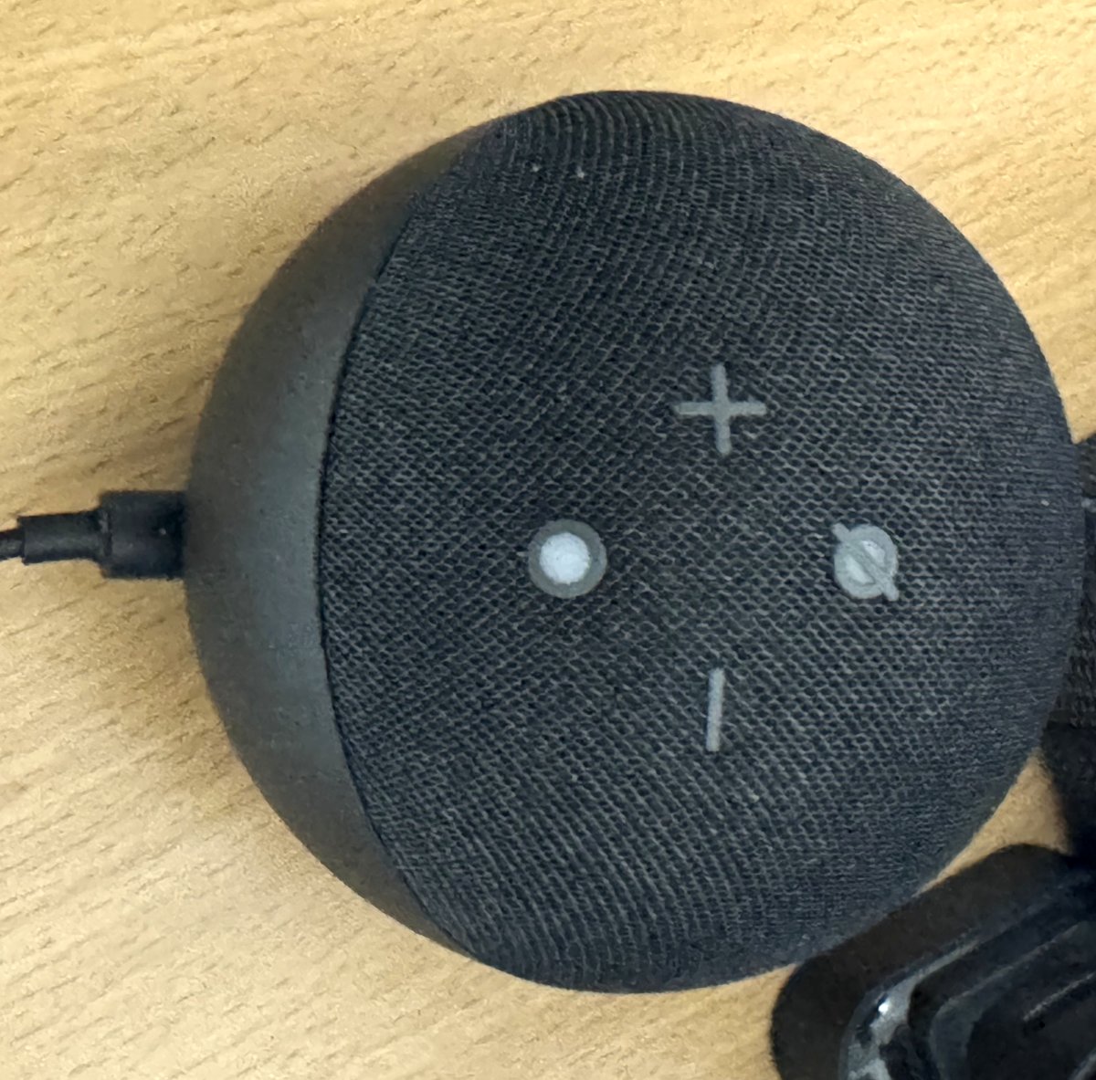 Echo Dot 第5世代の天面ボタン