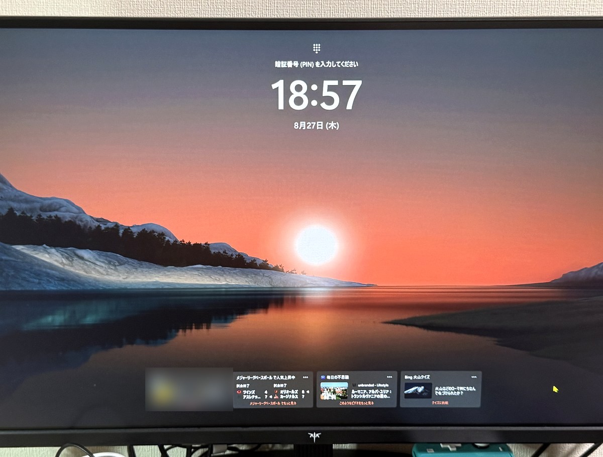 KTC H27T27の27インチWQHD画面にWindowsのロック画面を表示しているところ