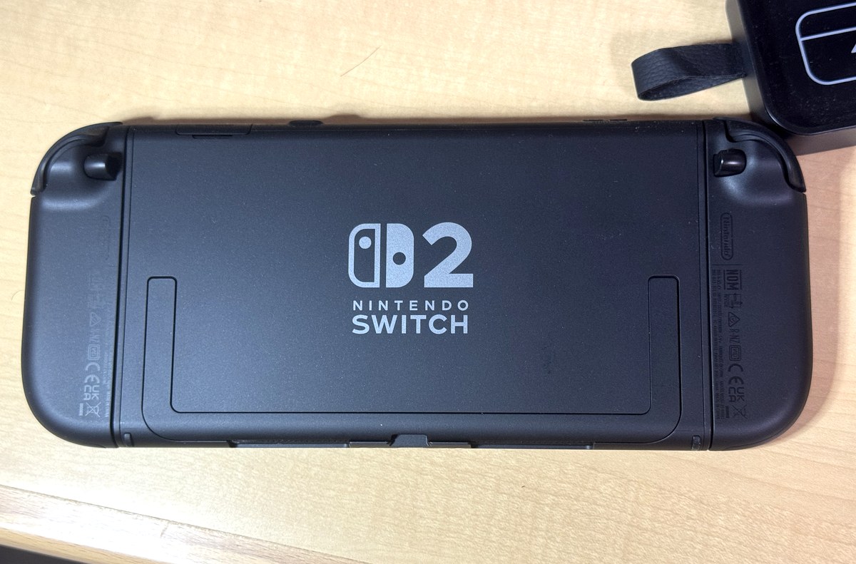 Nintendo Switch 2本体の背面。キックスタンドとSwitch 2のロゴが見える