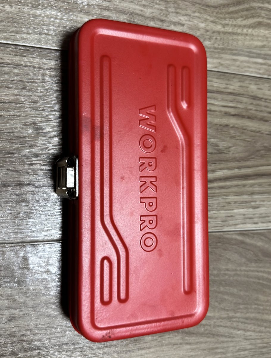WORKPRO ソケットレンチセット12点組の赤い鉄製ケース